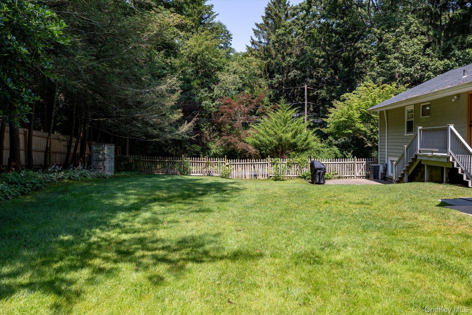 2 Meadowlark Lane, Huntington, NY 11743