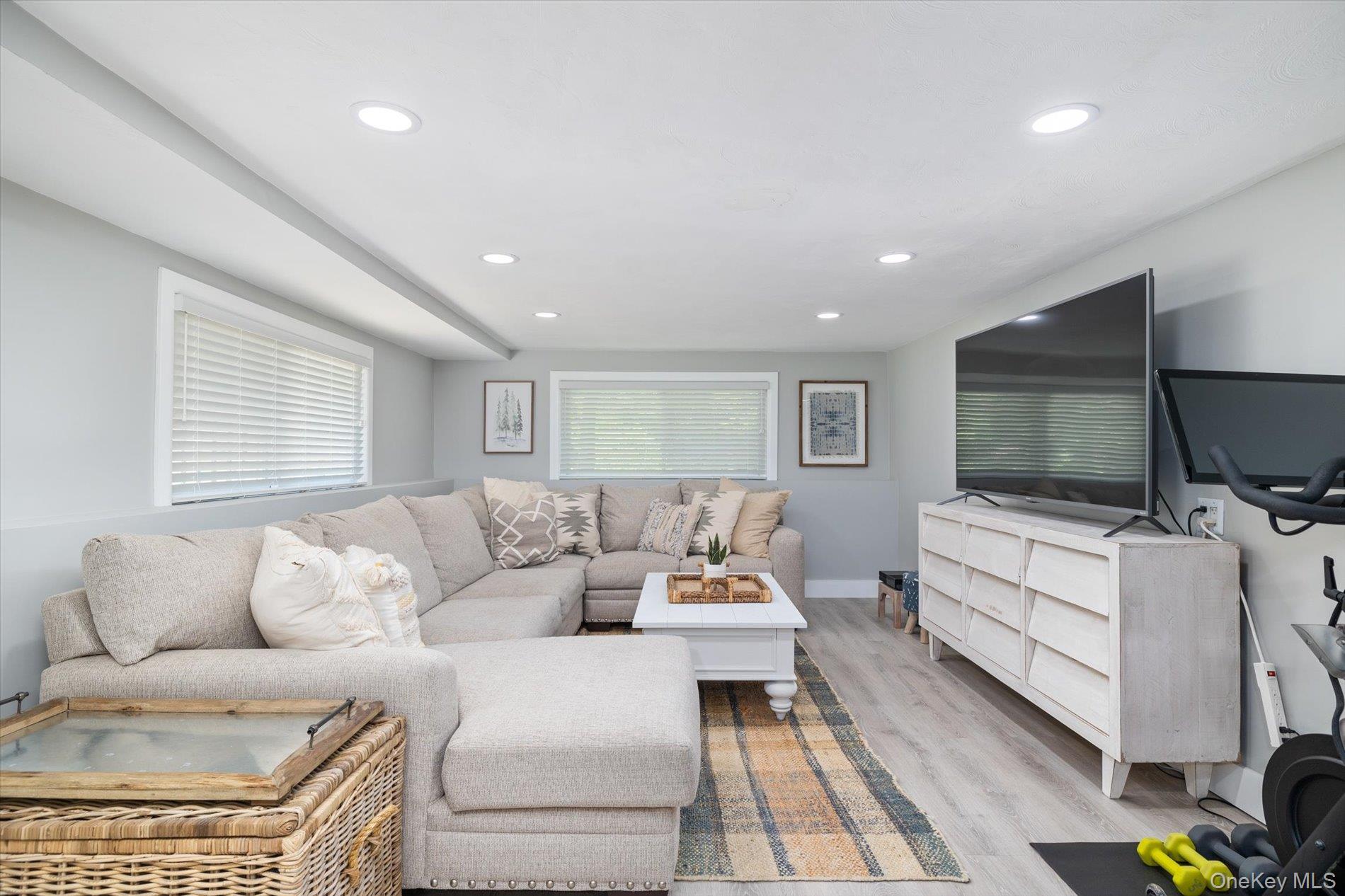 2 Meadowlark Lane, Huntington, NY 11743