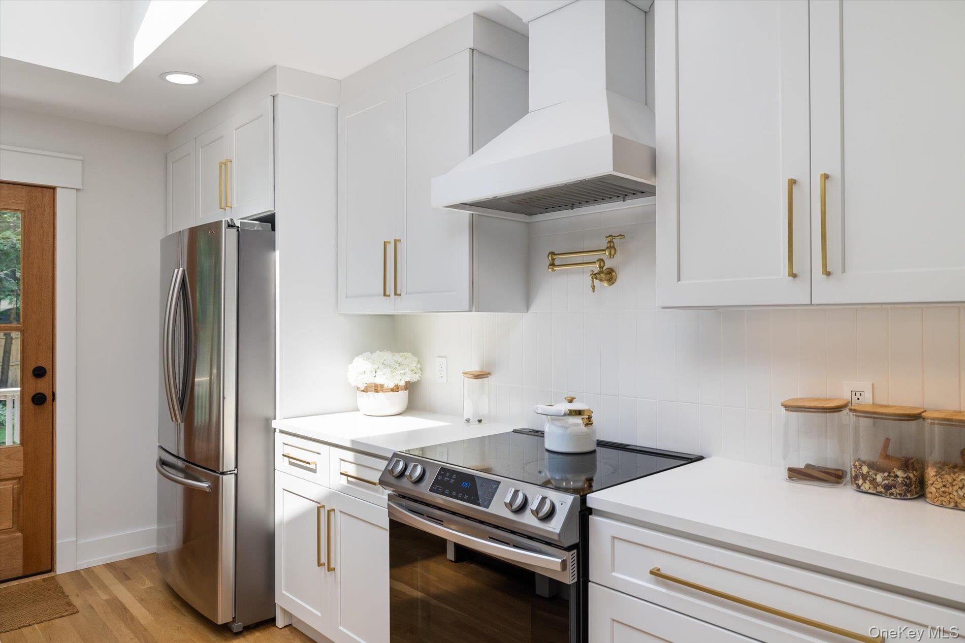 2 Meadowlark Lane, Huntington, NY 11743