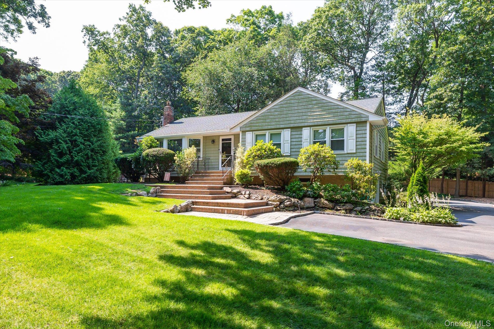 2 Meadowlark Lane, Huntington, NY 11743