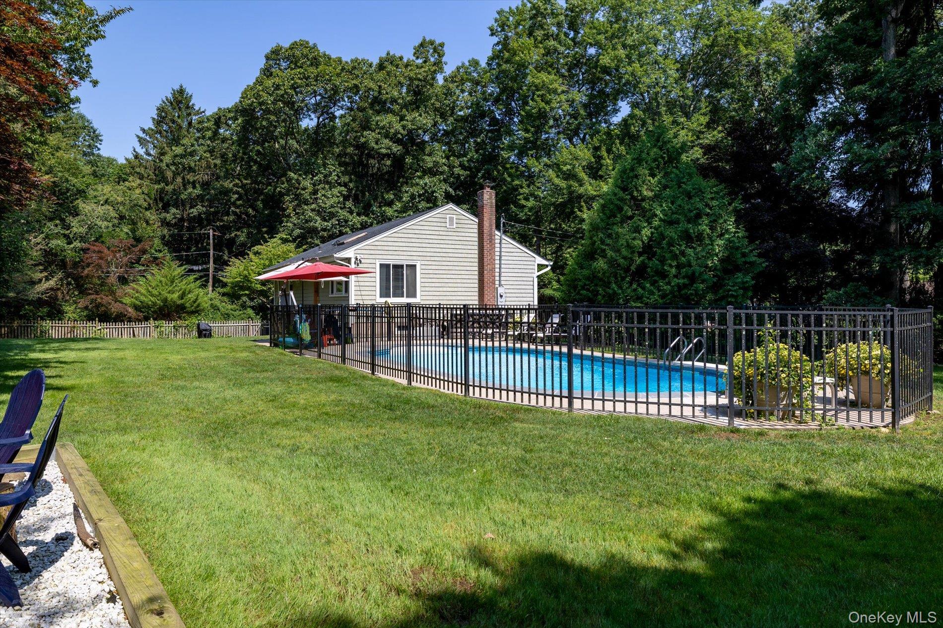 2 Meadowlark Lane, Huntington, NY 11743