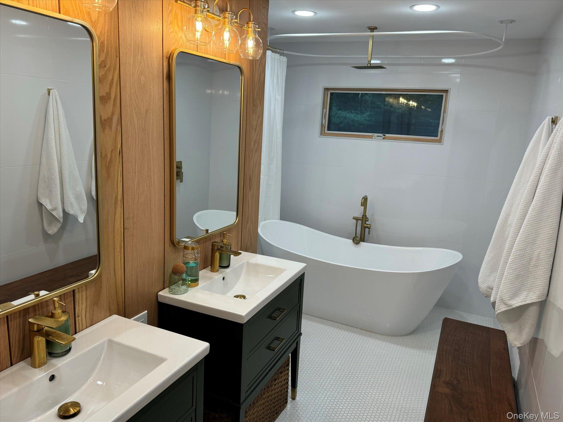 2 Meadowlark Lane, Huntington, NY 11743