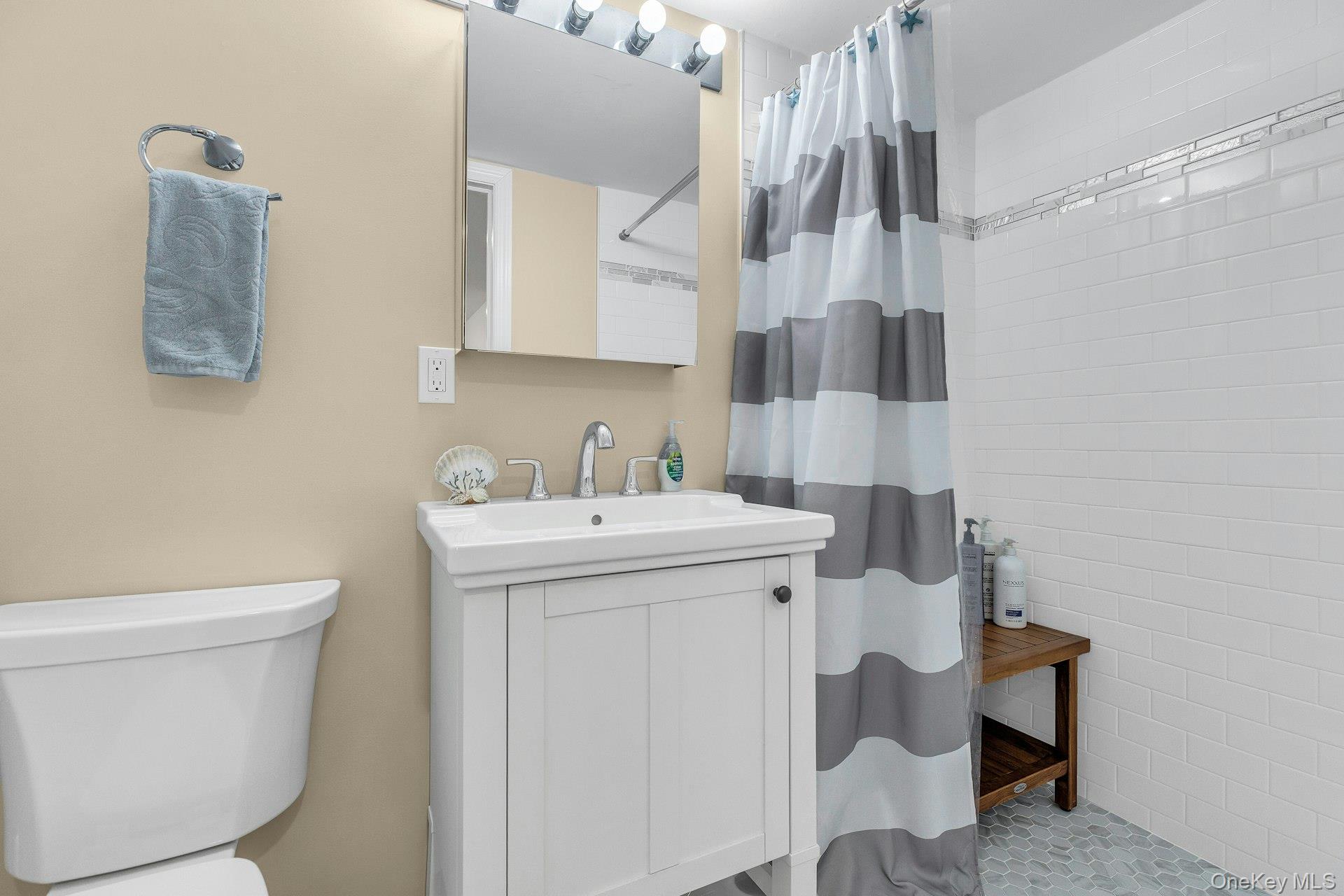 79 School Street, Hampton Bays, NY 11946