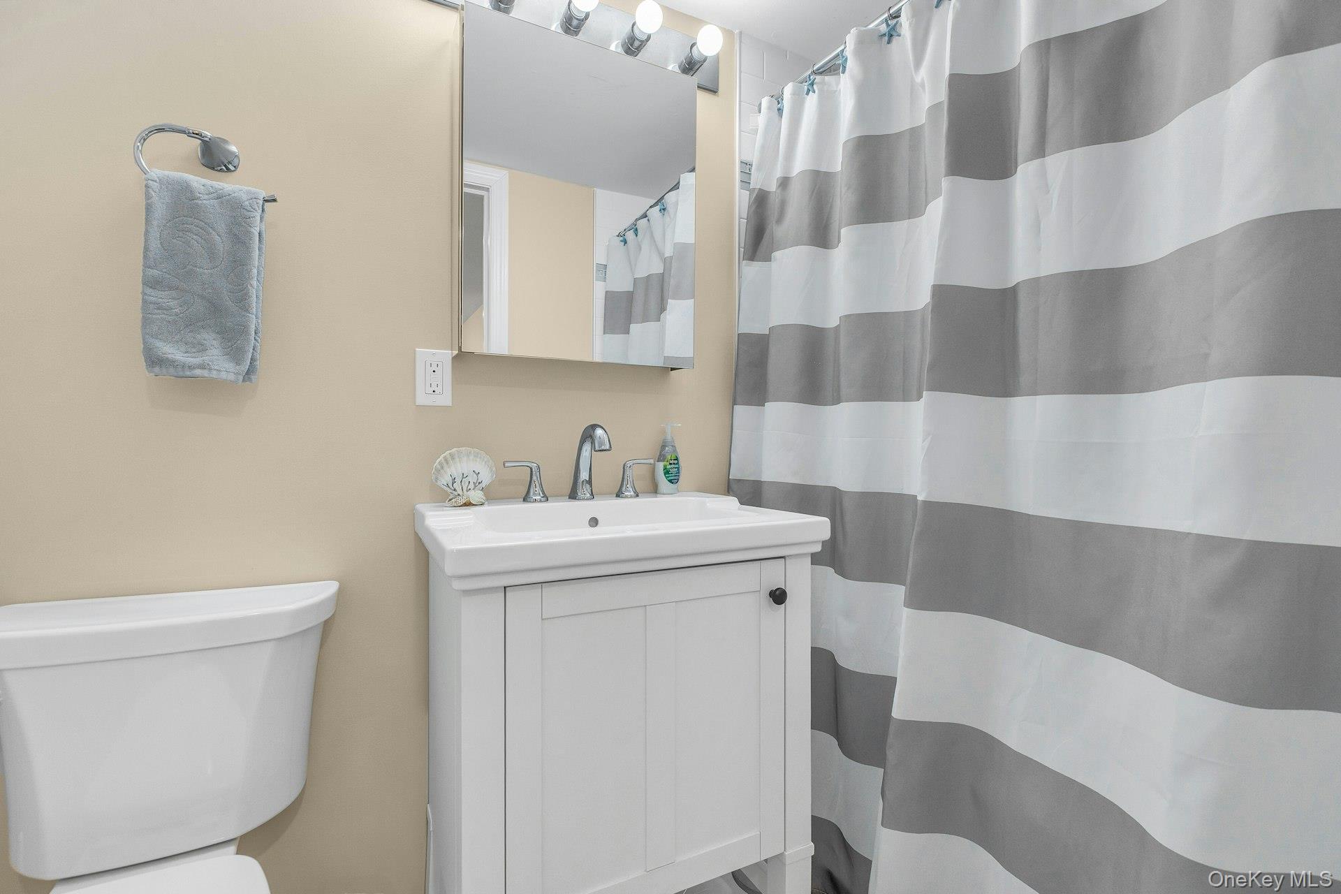 79 School Street, Hampton Bays, NY 11946