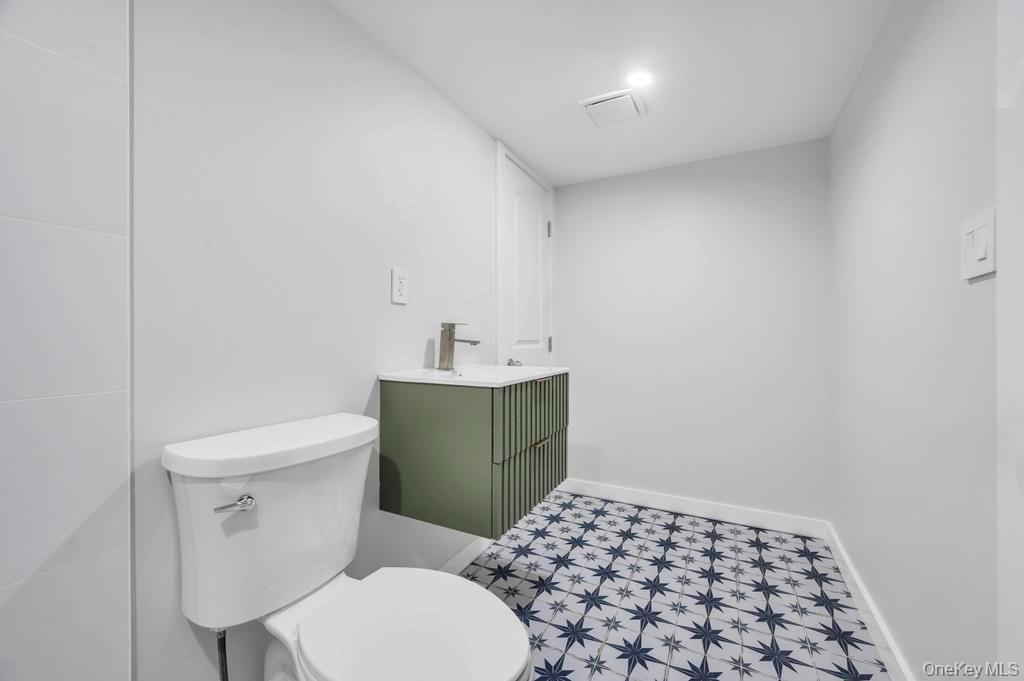 74 Lincoln Avenue, Islip Terrace, NY 11752