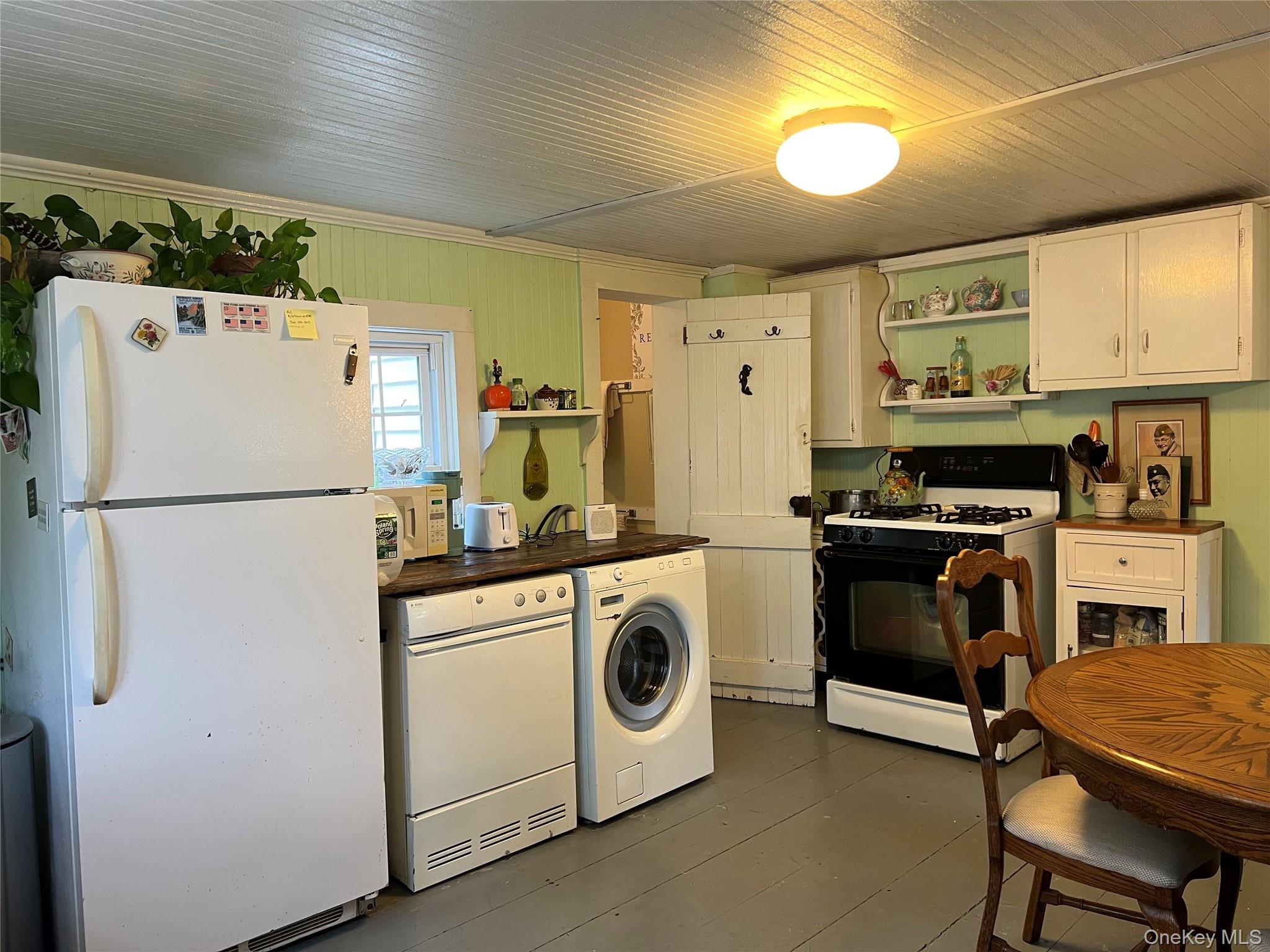 11930 Main Road, East Marion, NY 11939