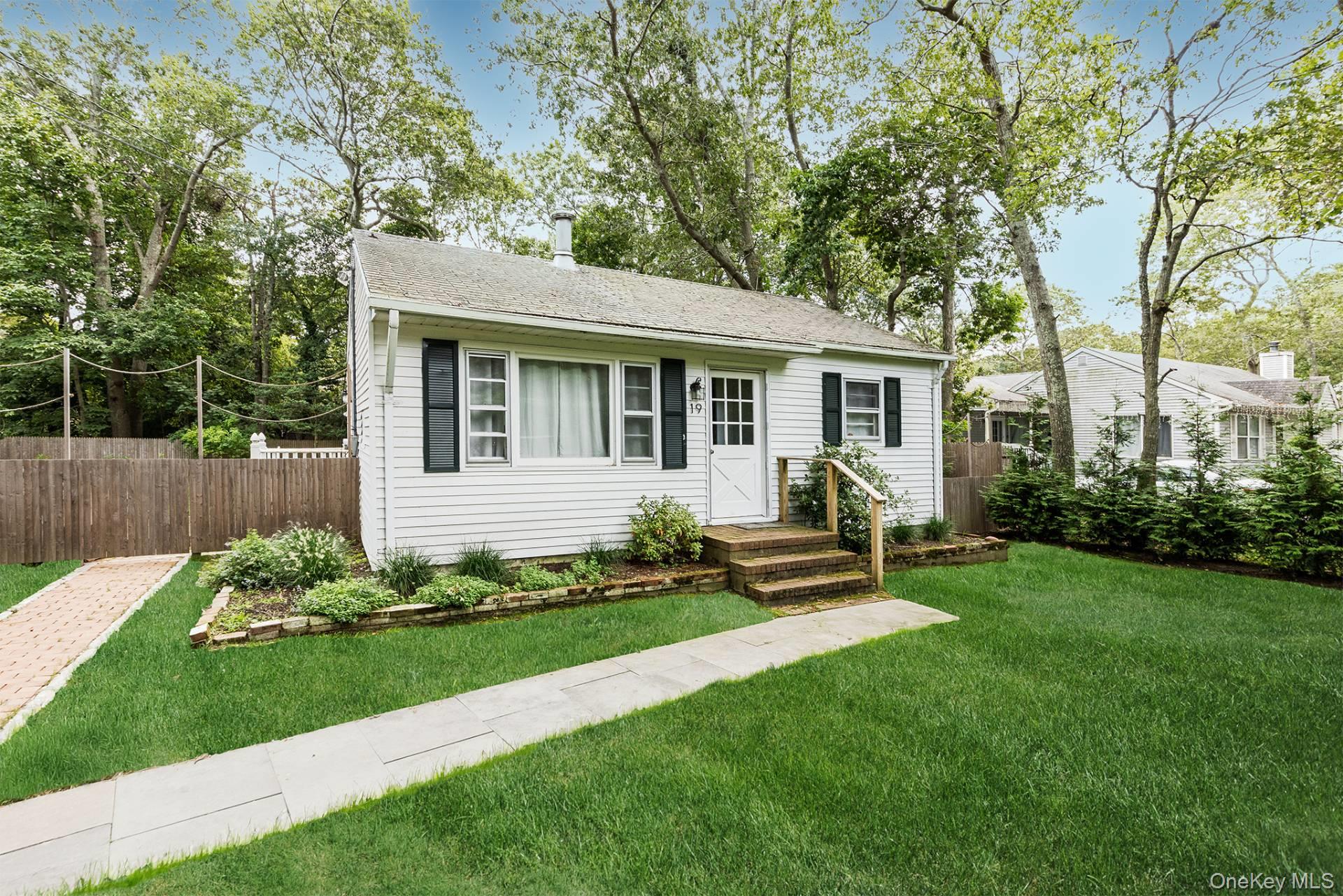 19 16th Street, East Hampton, NY 11937