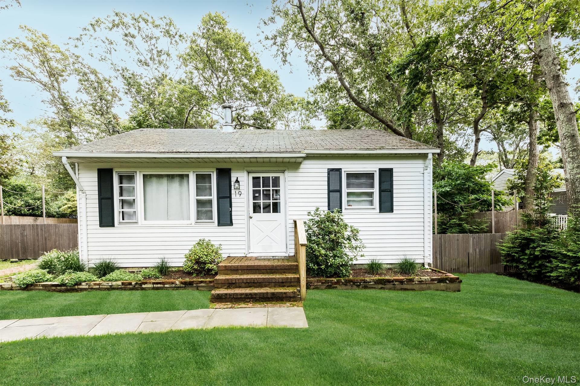 19 16th Street, East Hampton, NY 11937