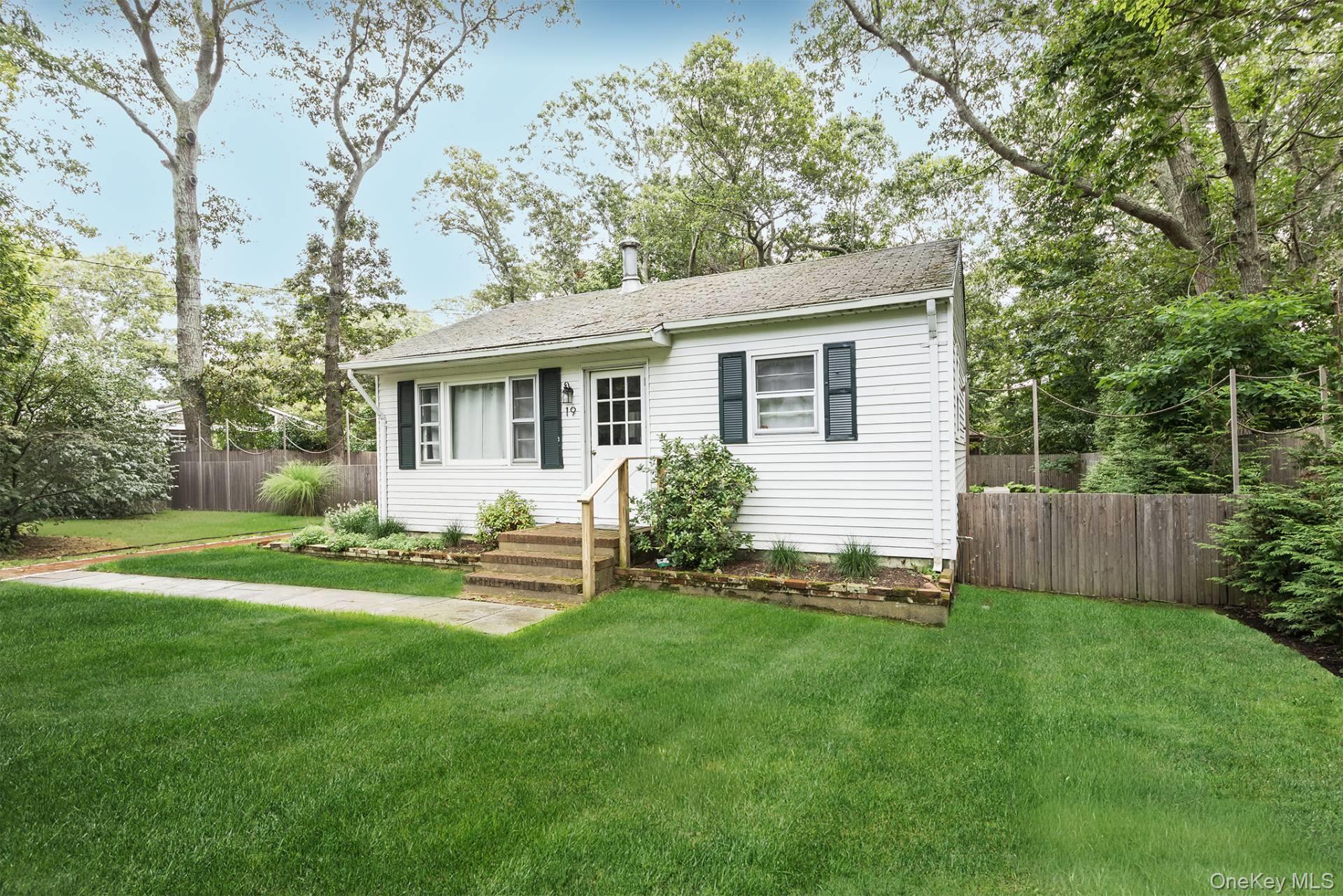 19 16th Street, East Hampton, NY 11937