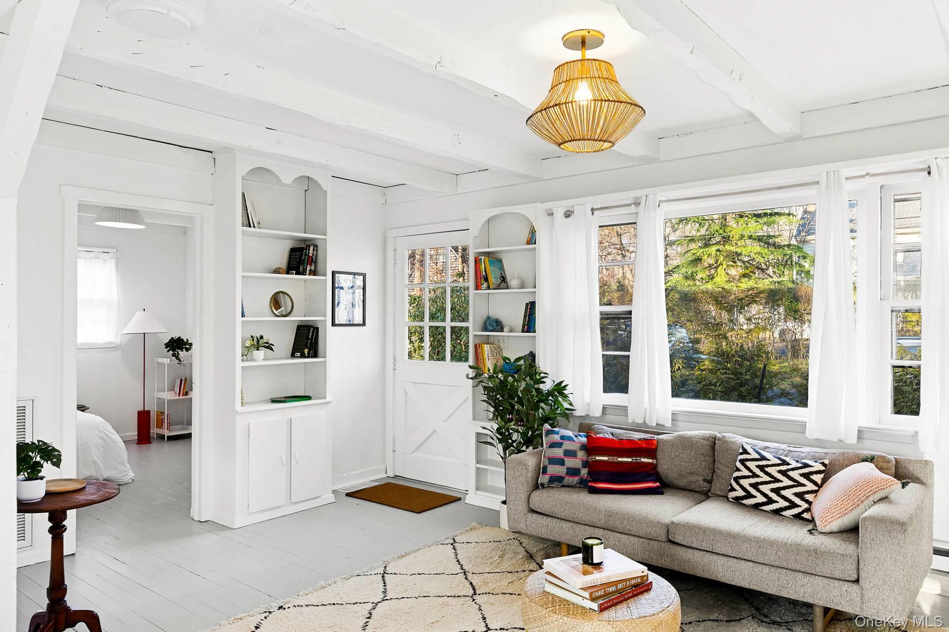 19 16th Street, East Hampton, NY 11937