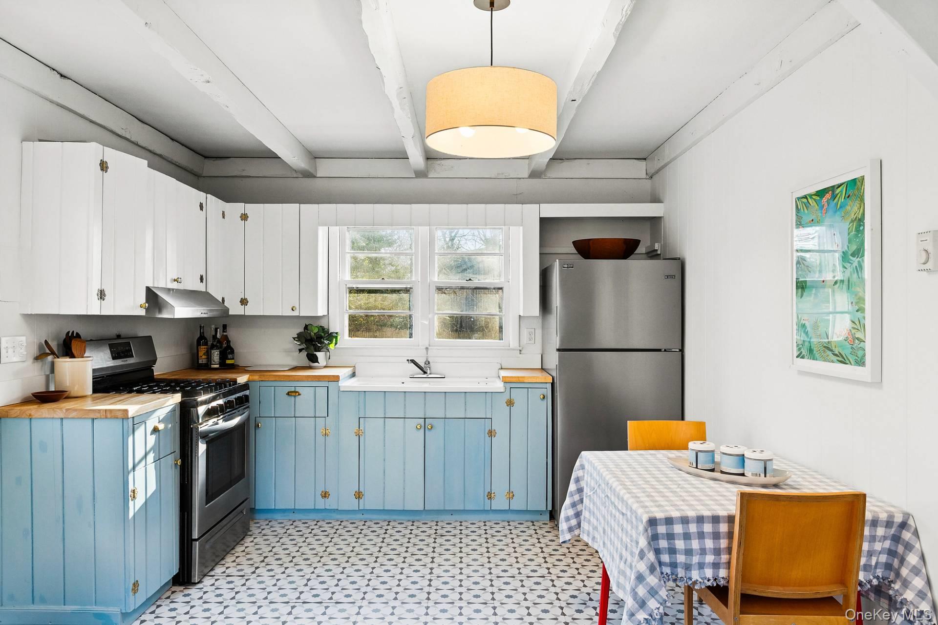 19 16th Street, East Hampton, NY 11937