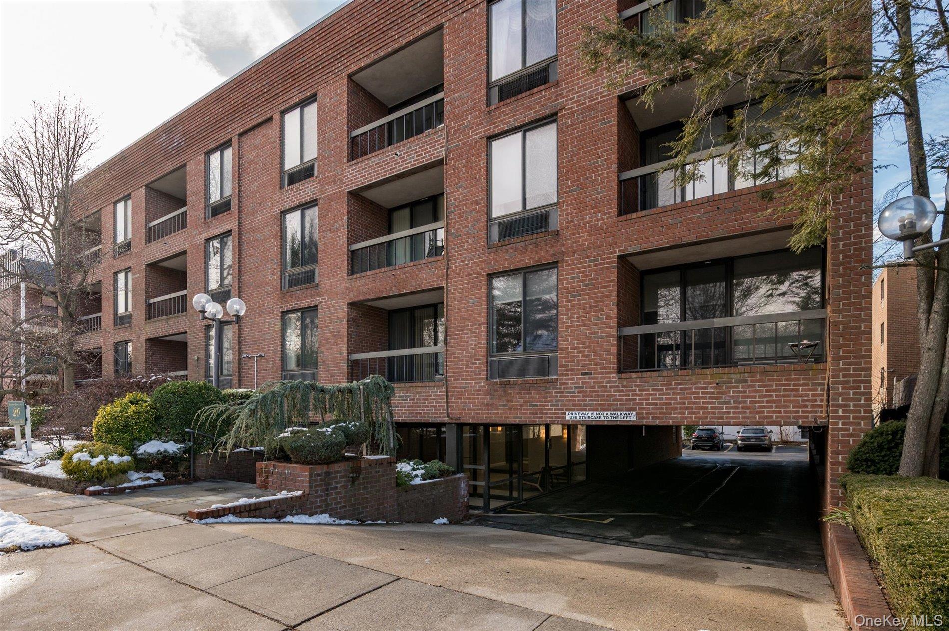 20 Gilchrest Road # 3D, Great Neck, NY 11021