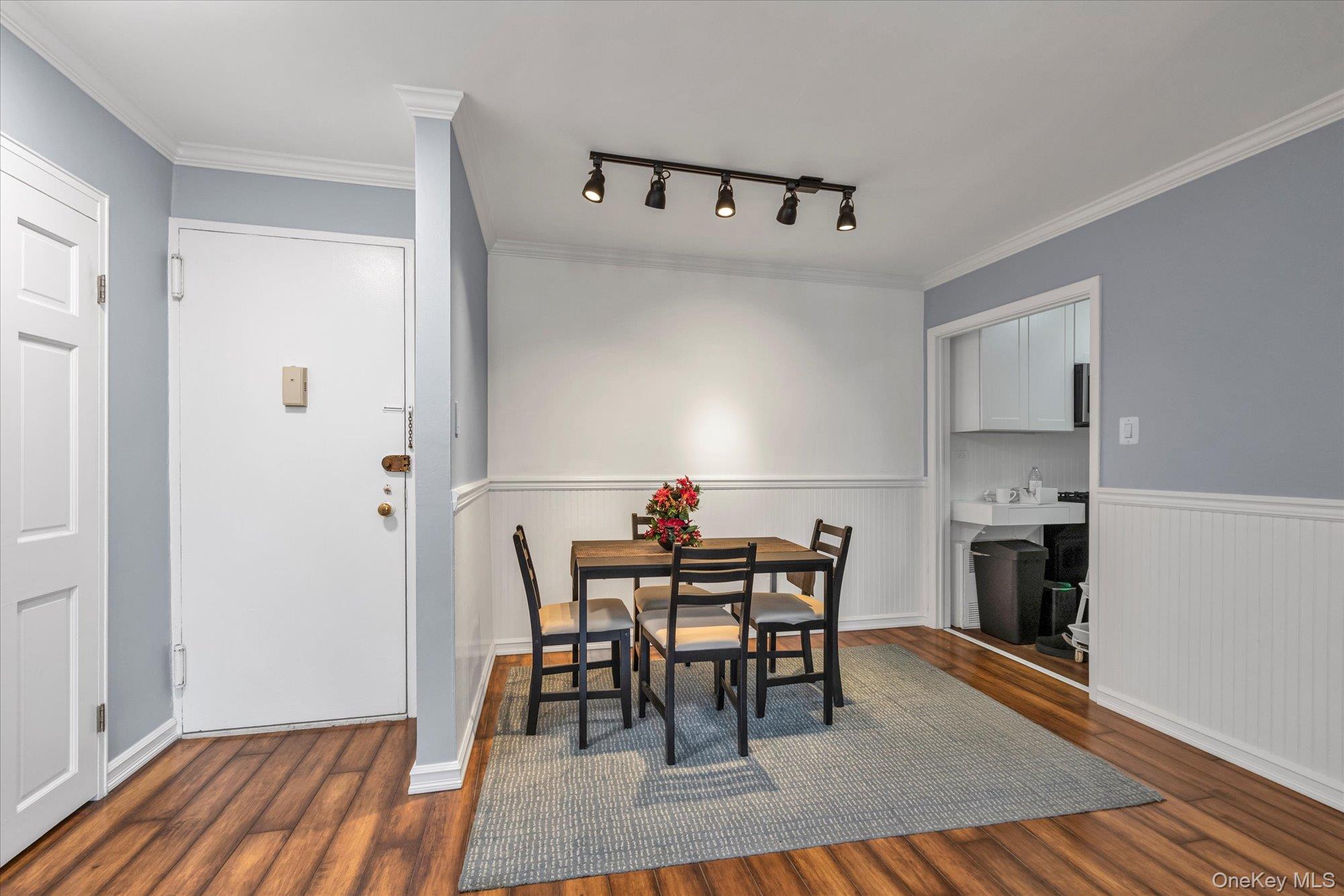 44-20 Douglaston Parkway # 6B, Douglaston, NY 11363