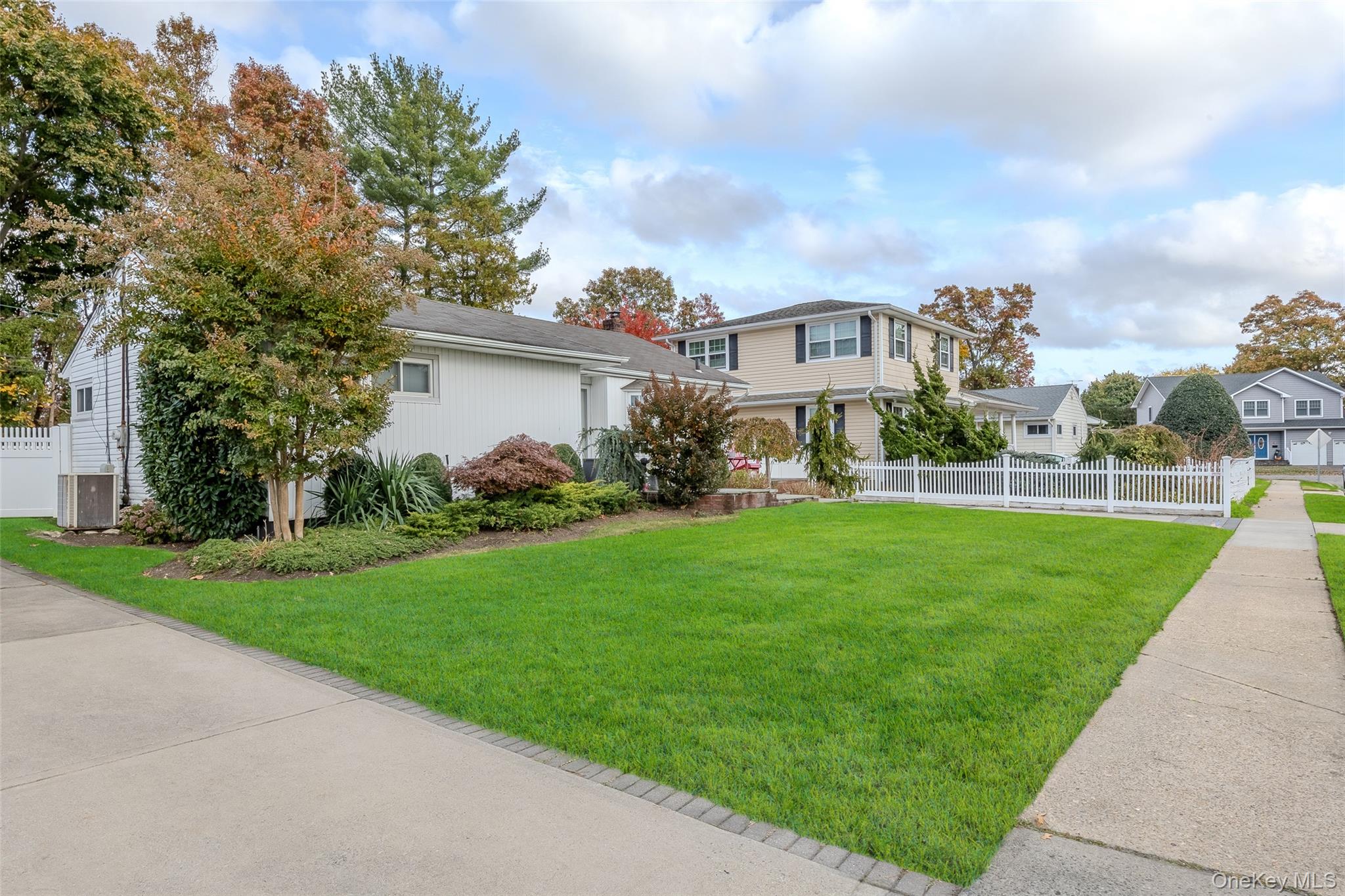 527 Spruce Lane, East Meadow, NY 11554