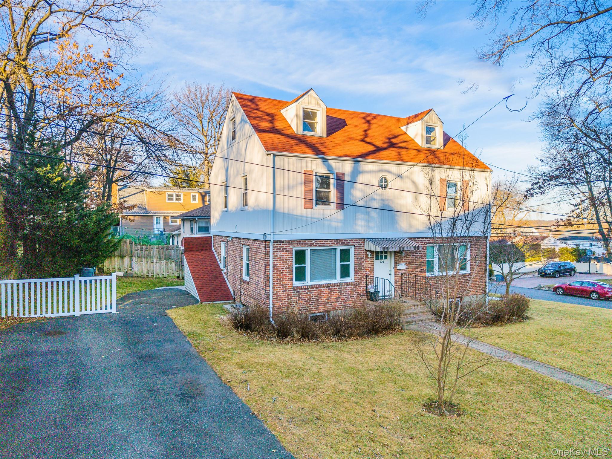 104 Grandview Avenue, Great Neck, NY 11020