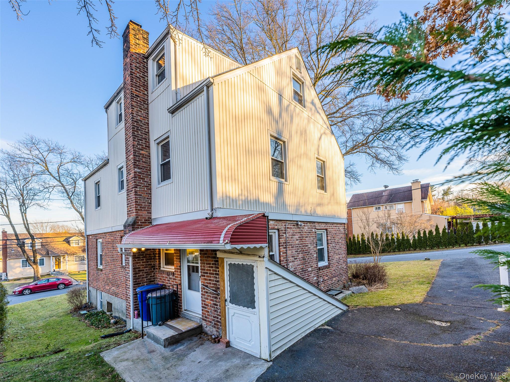 104 Grandview Avenue, Great Neck, NY 11020