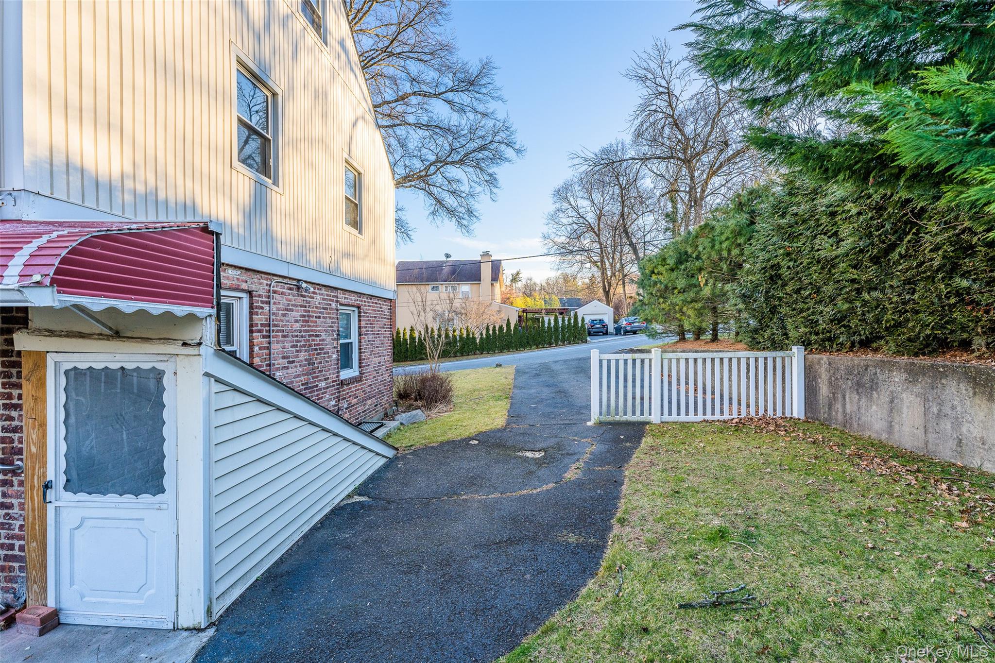 104 Grandview Avenue, Great Neck, NY 11020