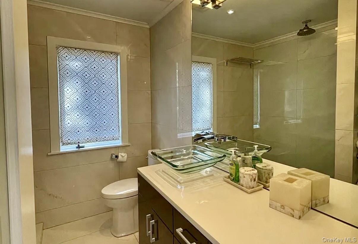 16 N Shore Road, Hampton Bays, NY 11946