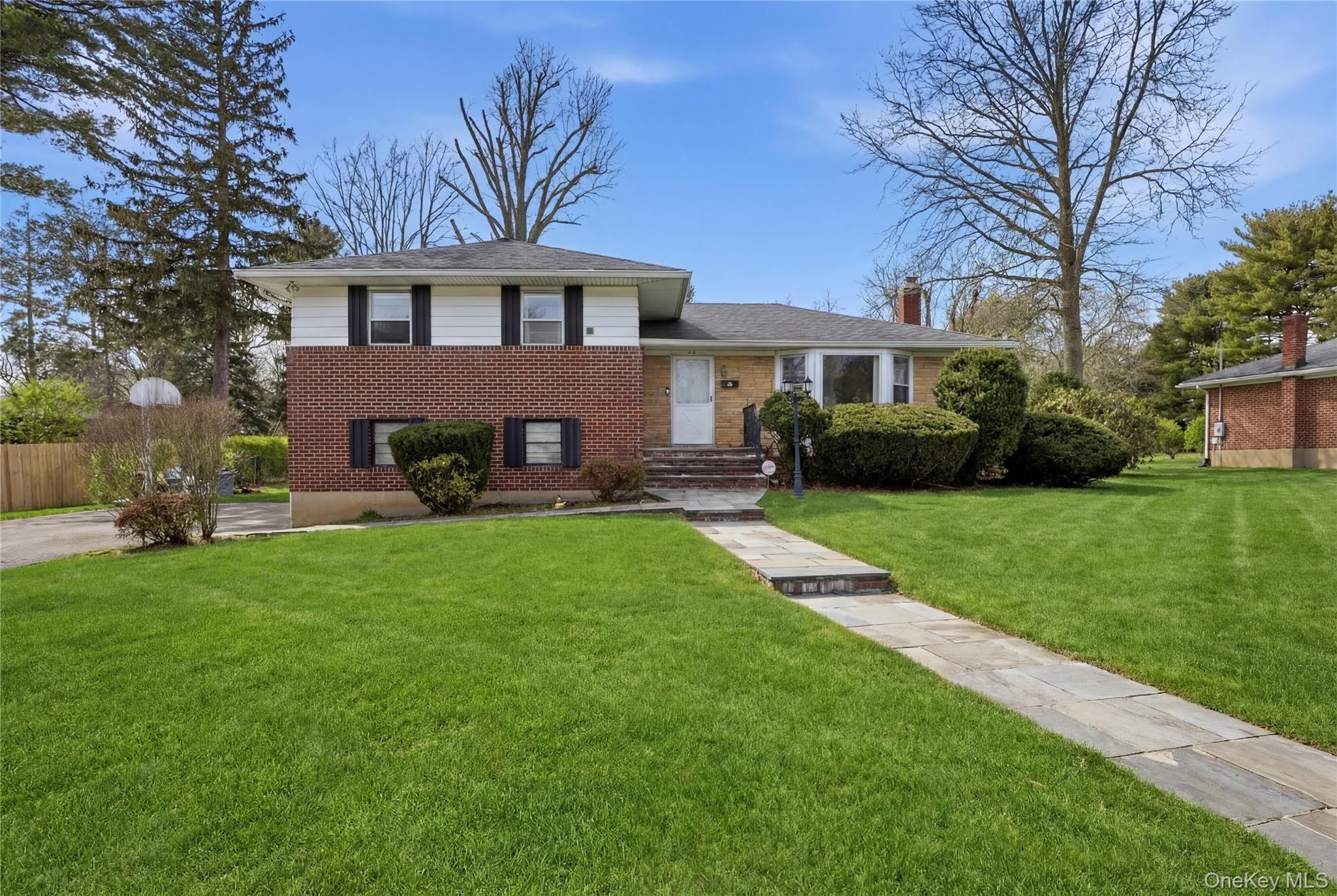 12 Viola Drive, Glen Cove, NY 11542