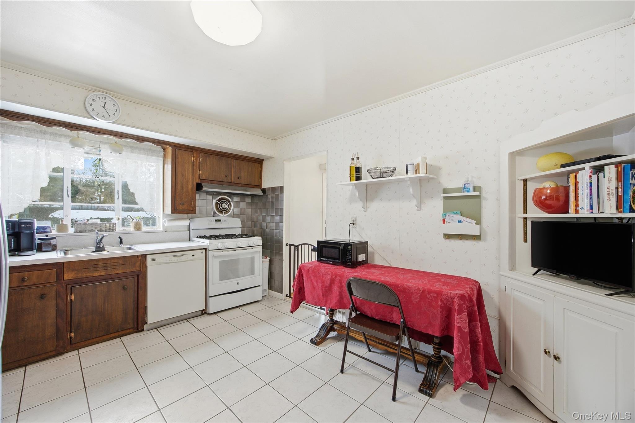 12 Viola Drive, Glen Cove, NY 11542