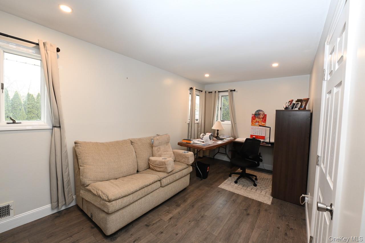 7 McNulty Street, Dix Hills, NY 11746