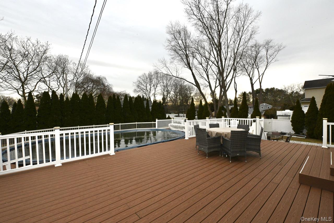 7 McNulty Street, Dix Hills, NY 11746