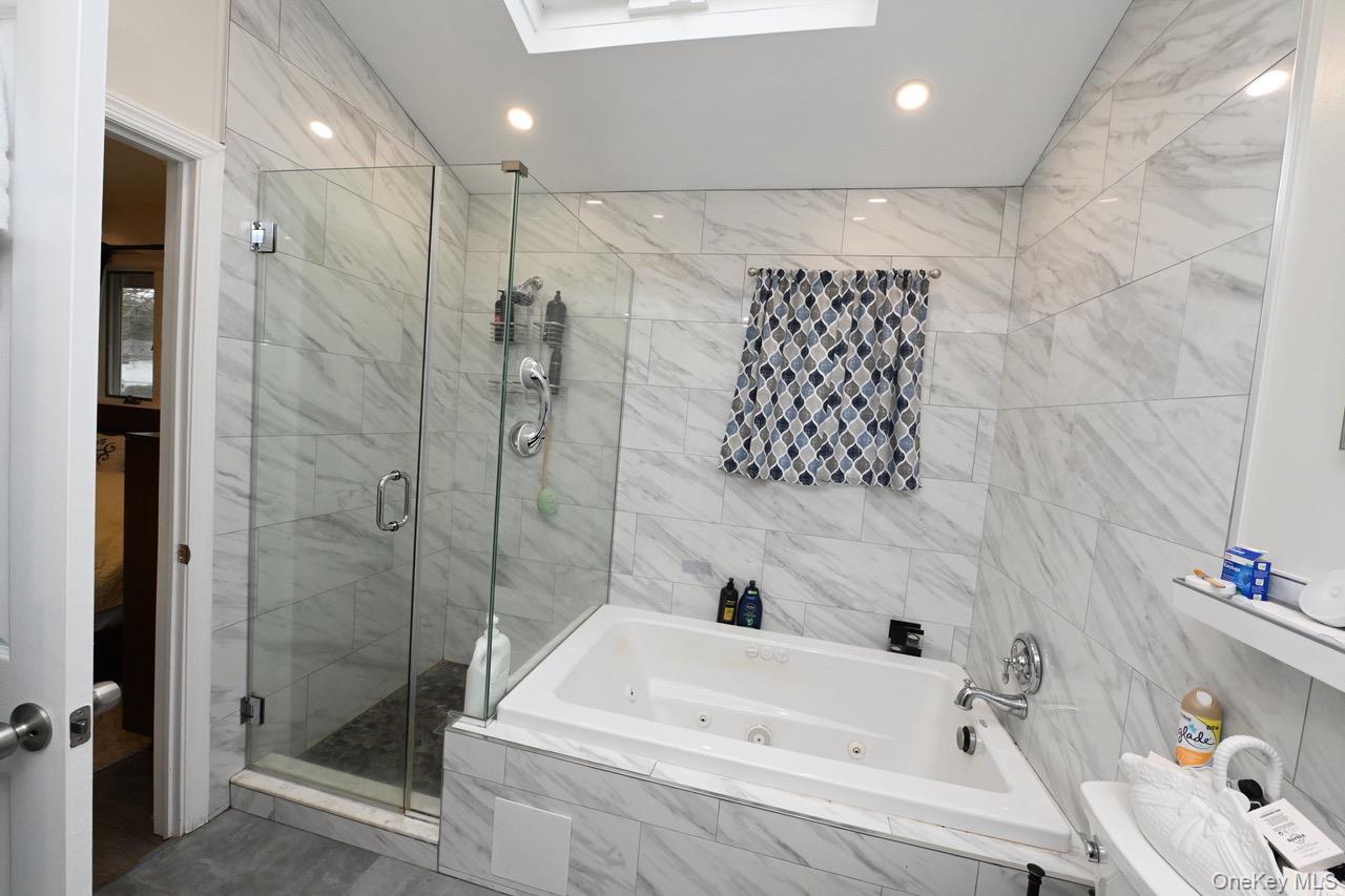 7 McNulty Street, Dix Hills, NY 11746