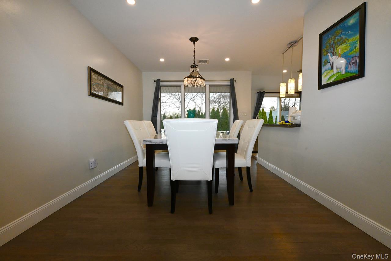 7 McNulty Street, Dix Hills, NY 11746