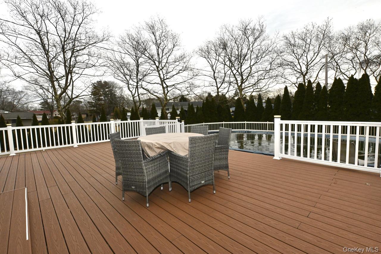 7 McNulty Street, Dix Hills, NY 11746