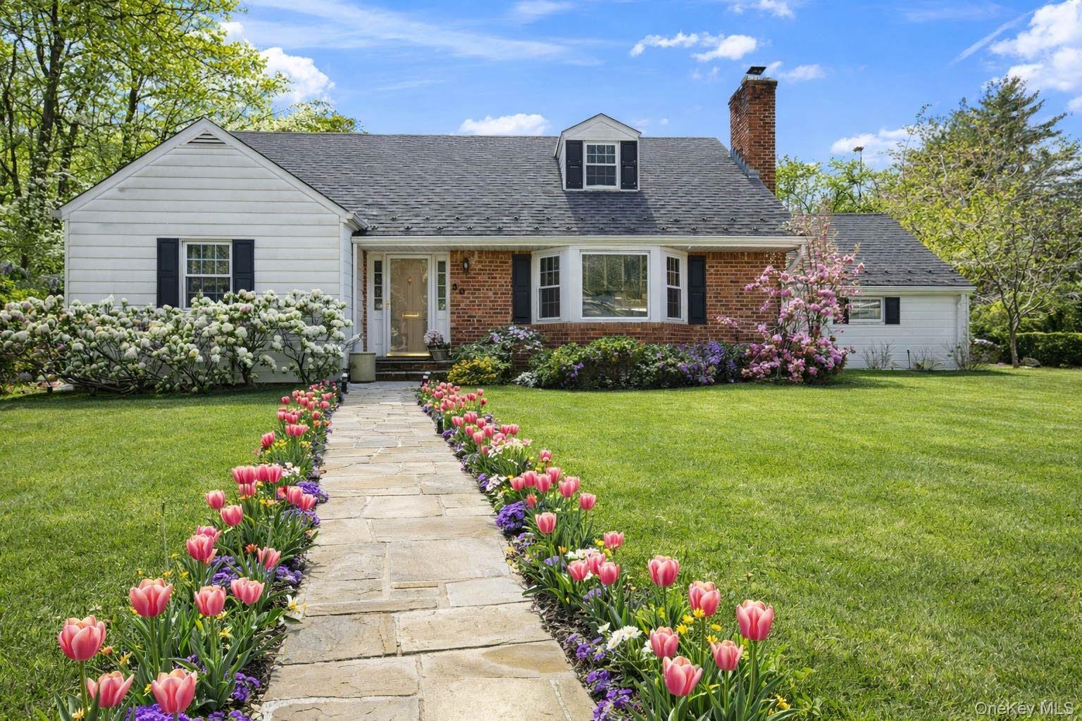 30 Glenwood Lane, East Hills, NY 11577