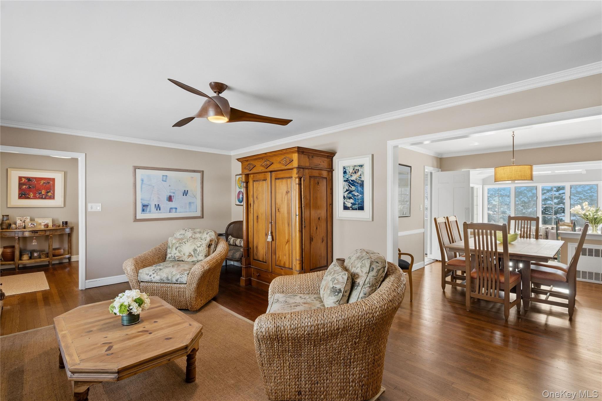 30 Glenwood Lane, East Hills, NY 11577