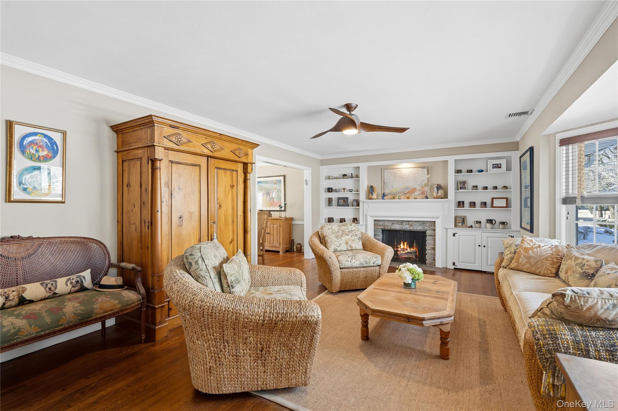 30 Glenwood Lane, East Hills, NY 11577