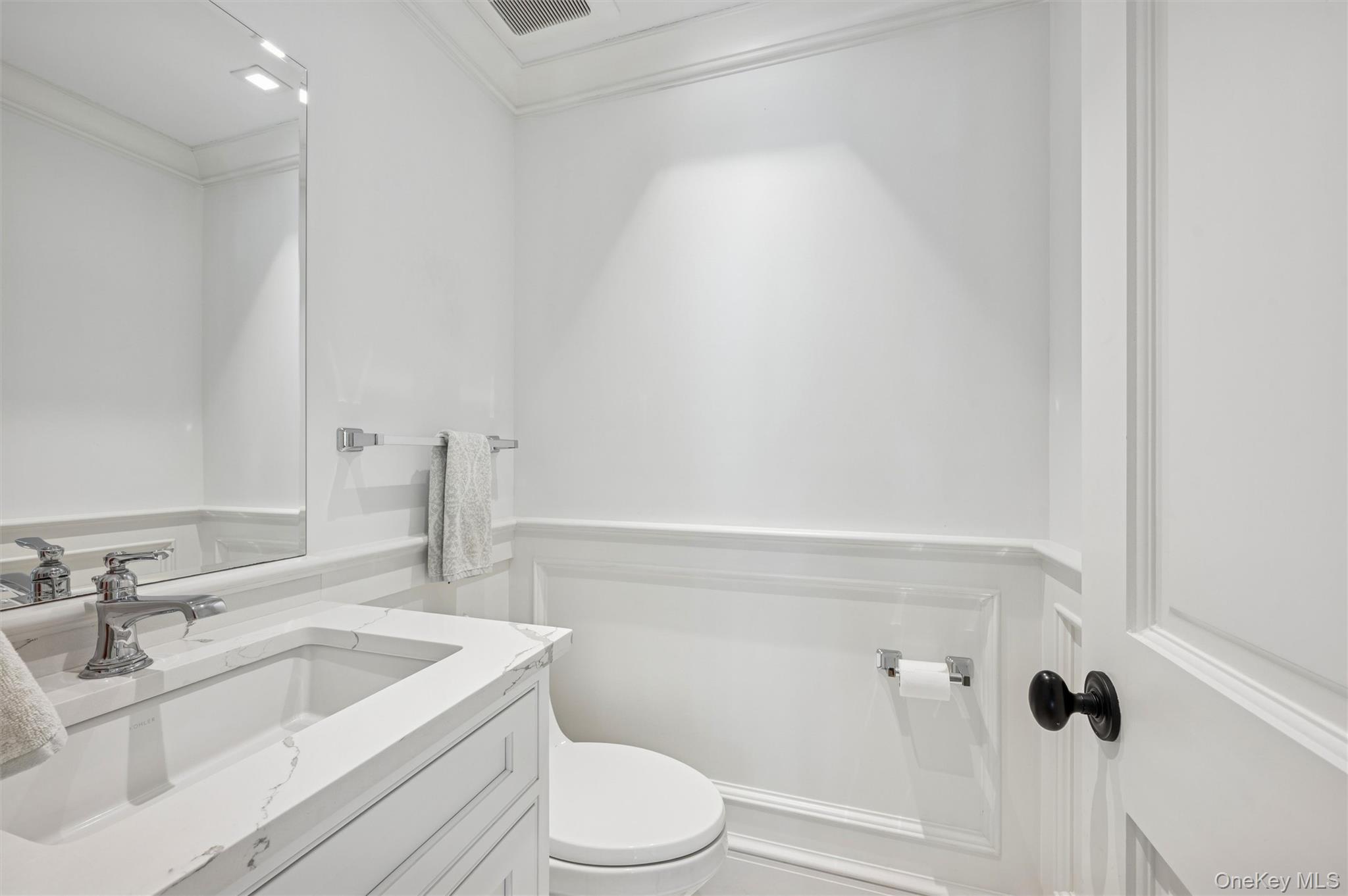 30 Club Lane, Remsenburg, NY 11960