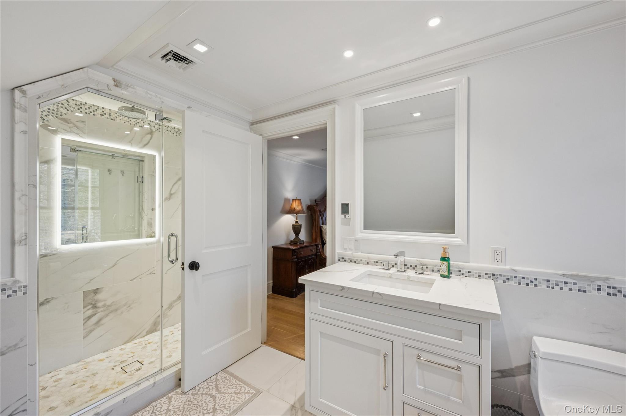 30 Club Lane, Remsenburg, NY 11960