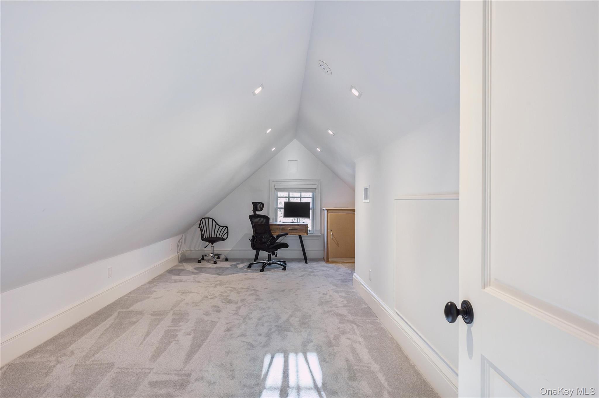 30 Club Lane, Remsenburg, NY 11960