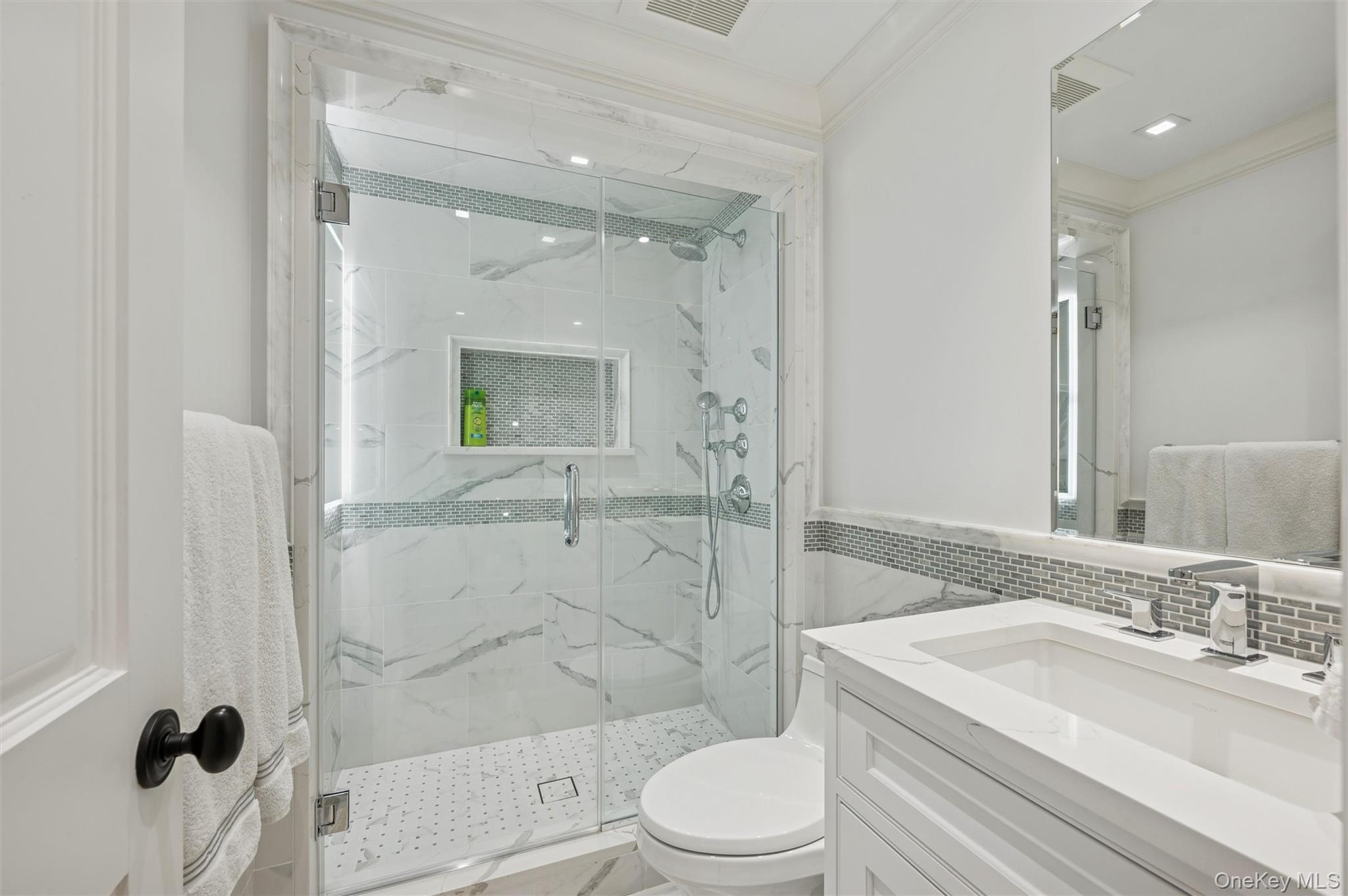 30 Club Lane, Remsenburg, NY 11960