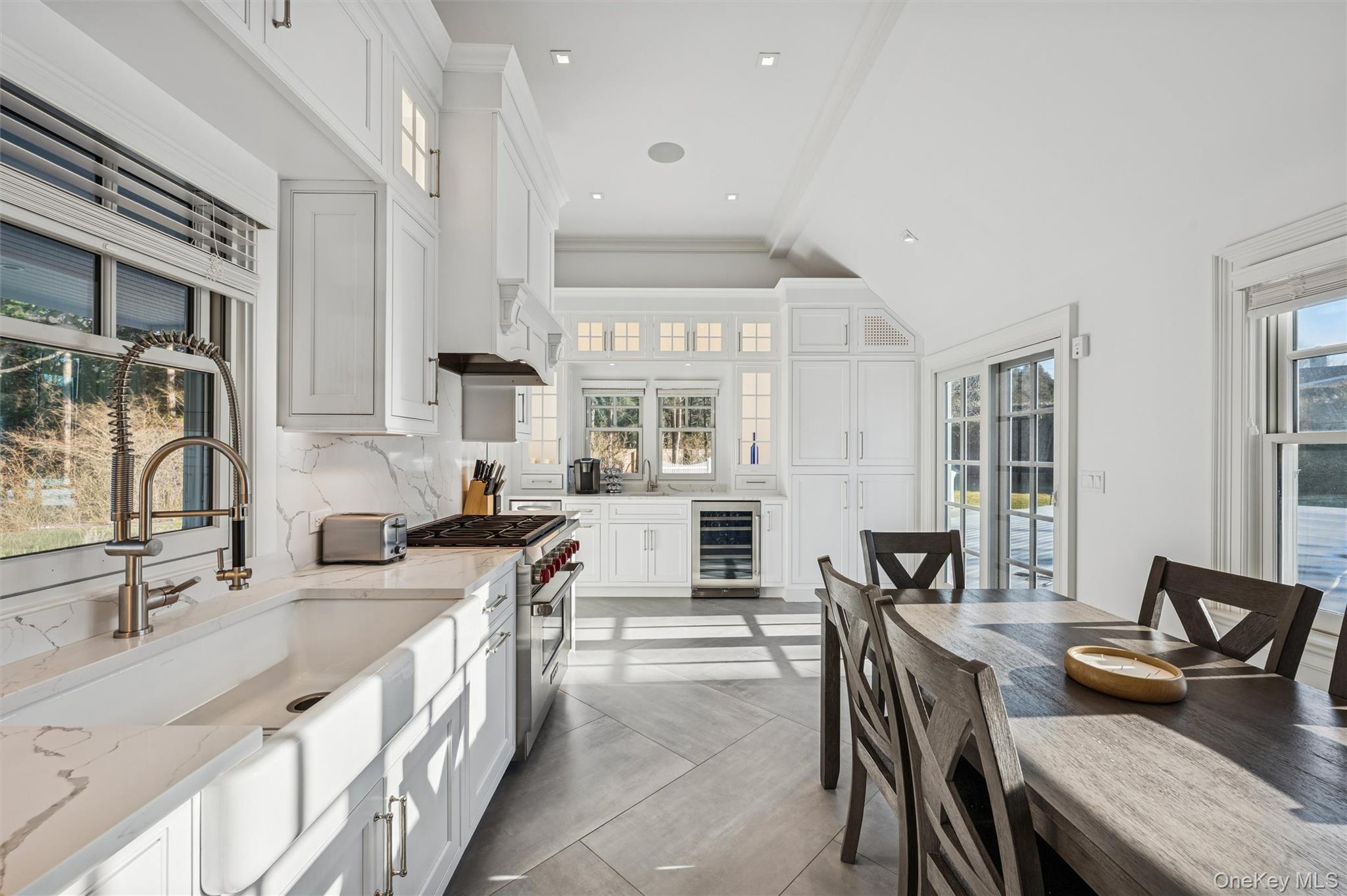 30 Club Lane, Remsenburg, NY 11960