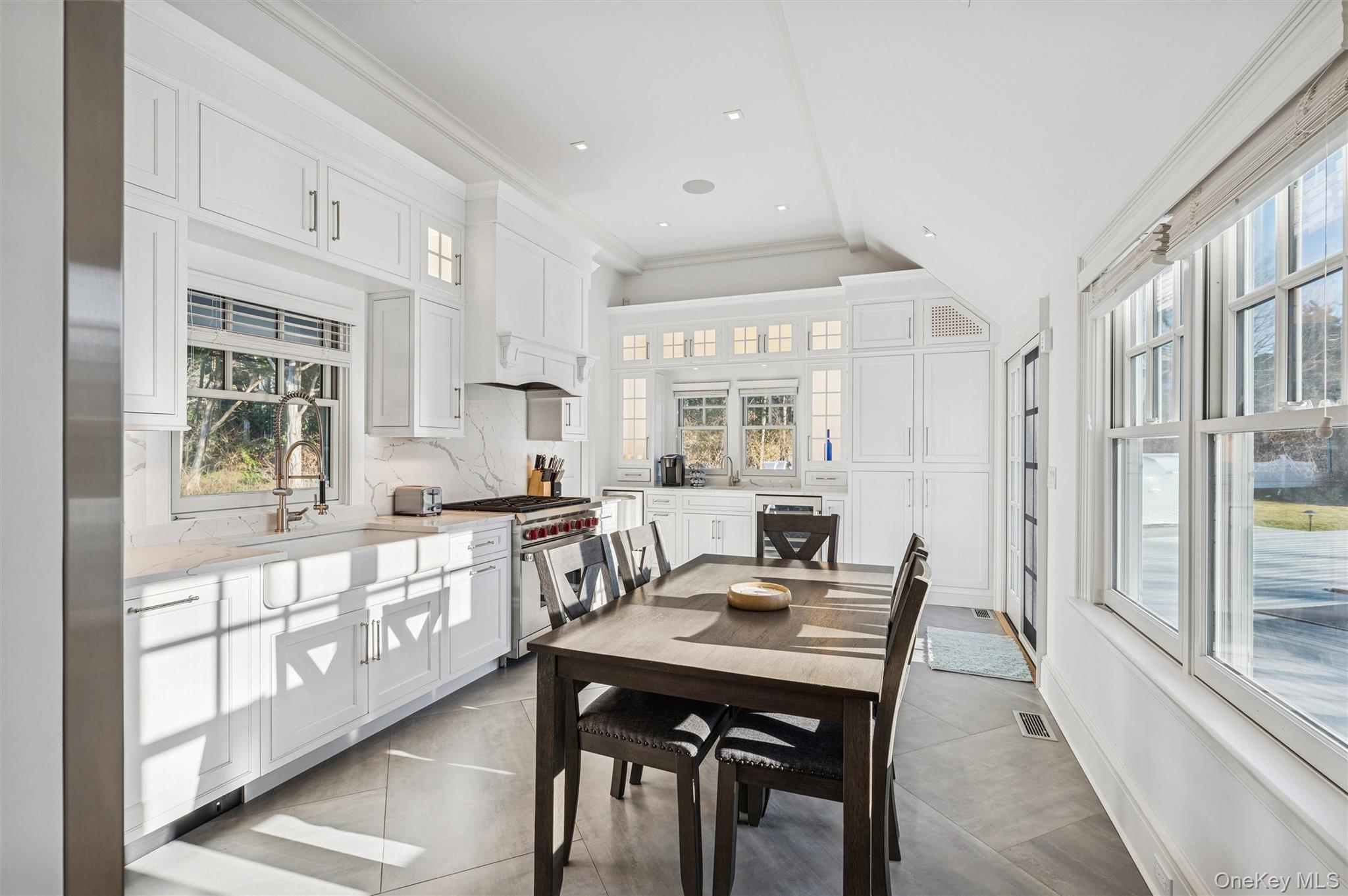 30 Club Lane, Remsenburg, NY 11960