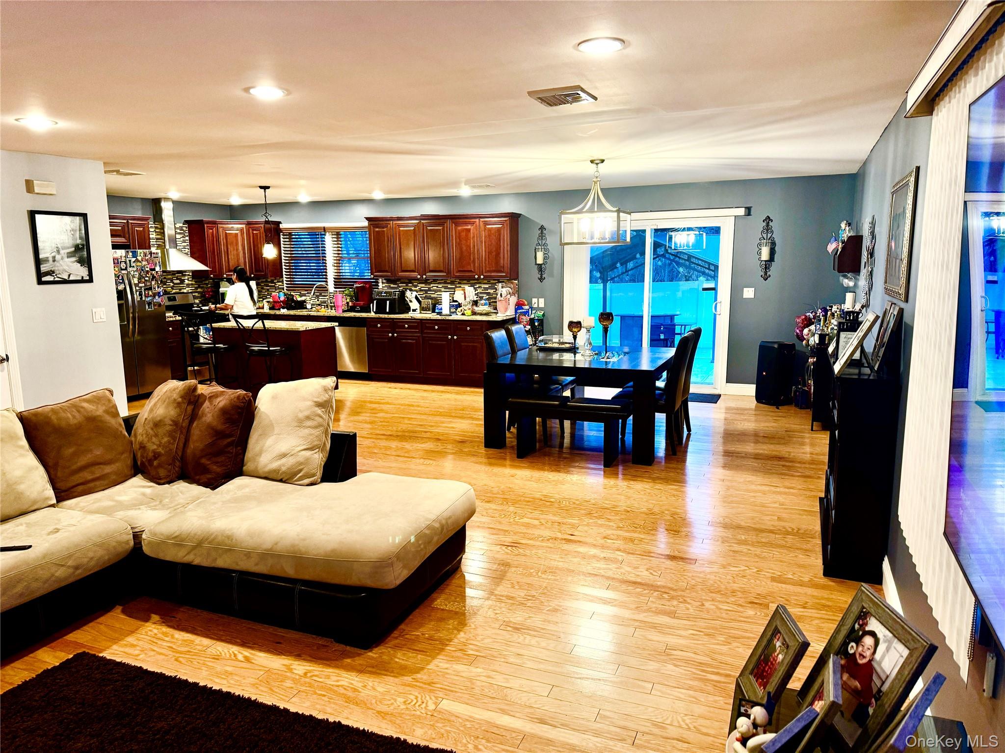 285 Daniel Street, Lindenhurst, NY 11757