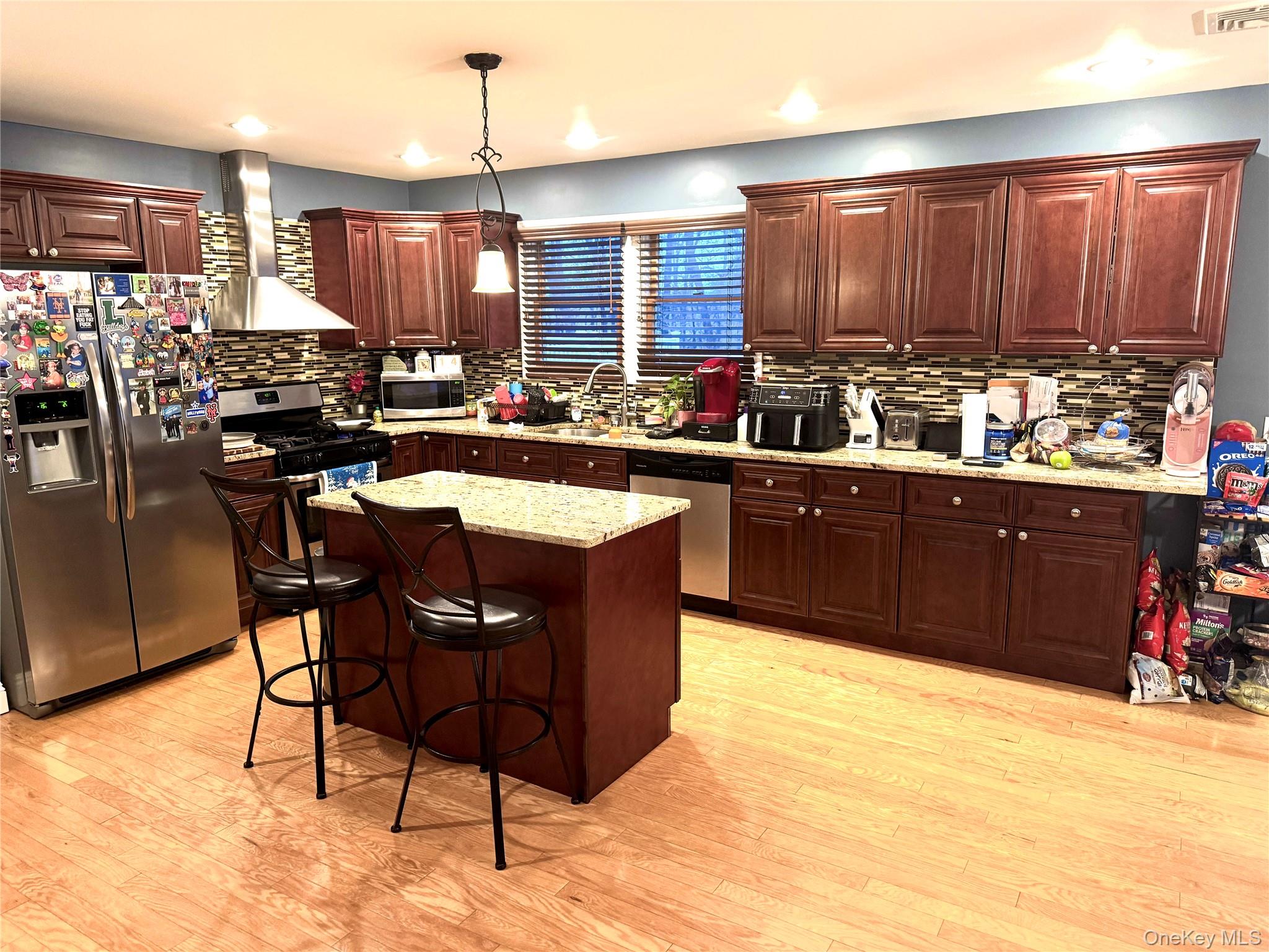 285 Daniel Street, Lindenhurst, NY 11757