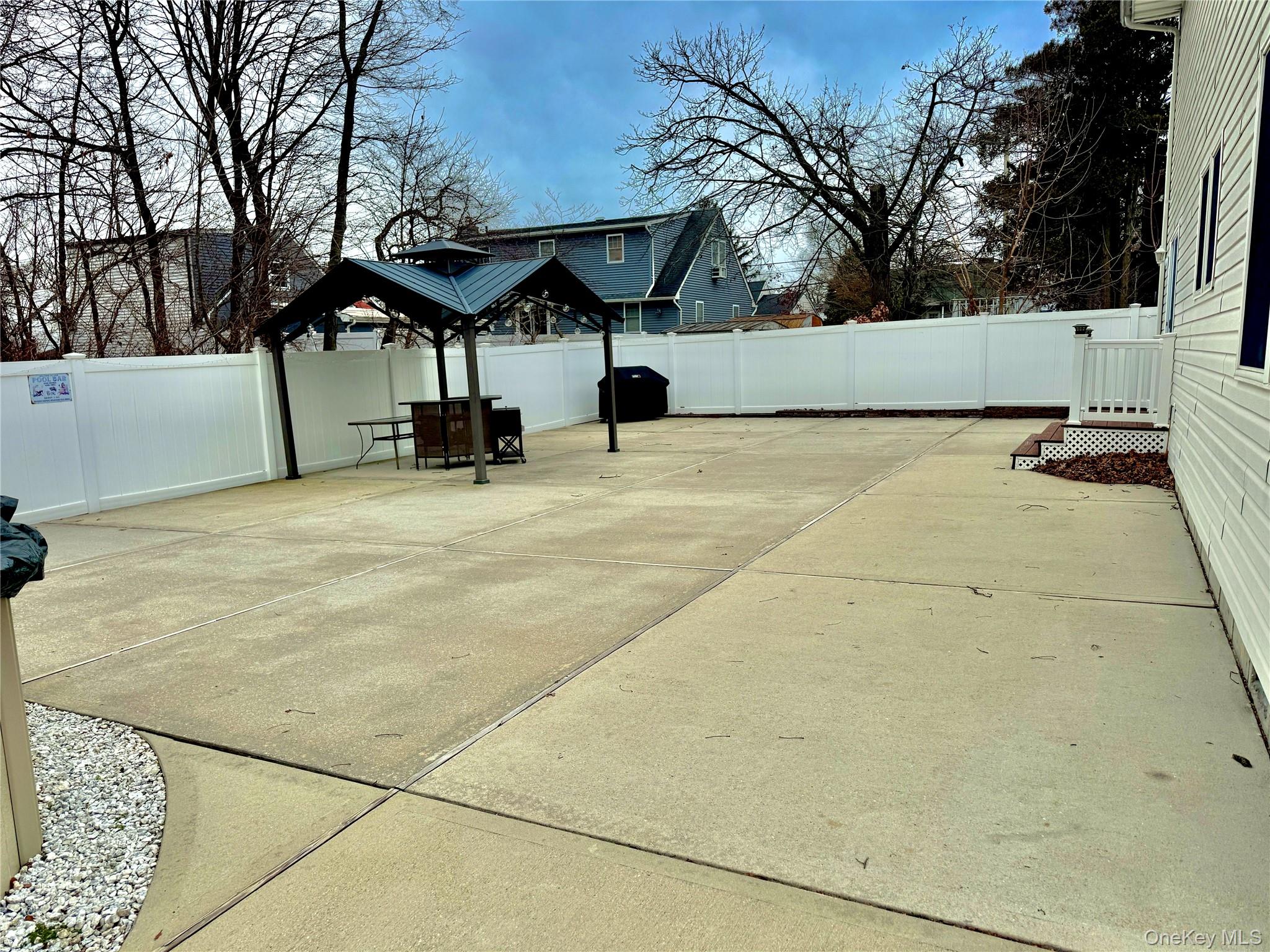 285 Daniel Street, Lindenhurst, NY 11757