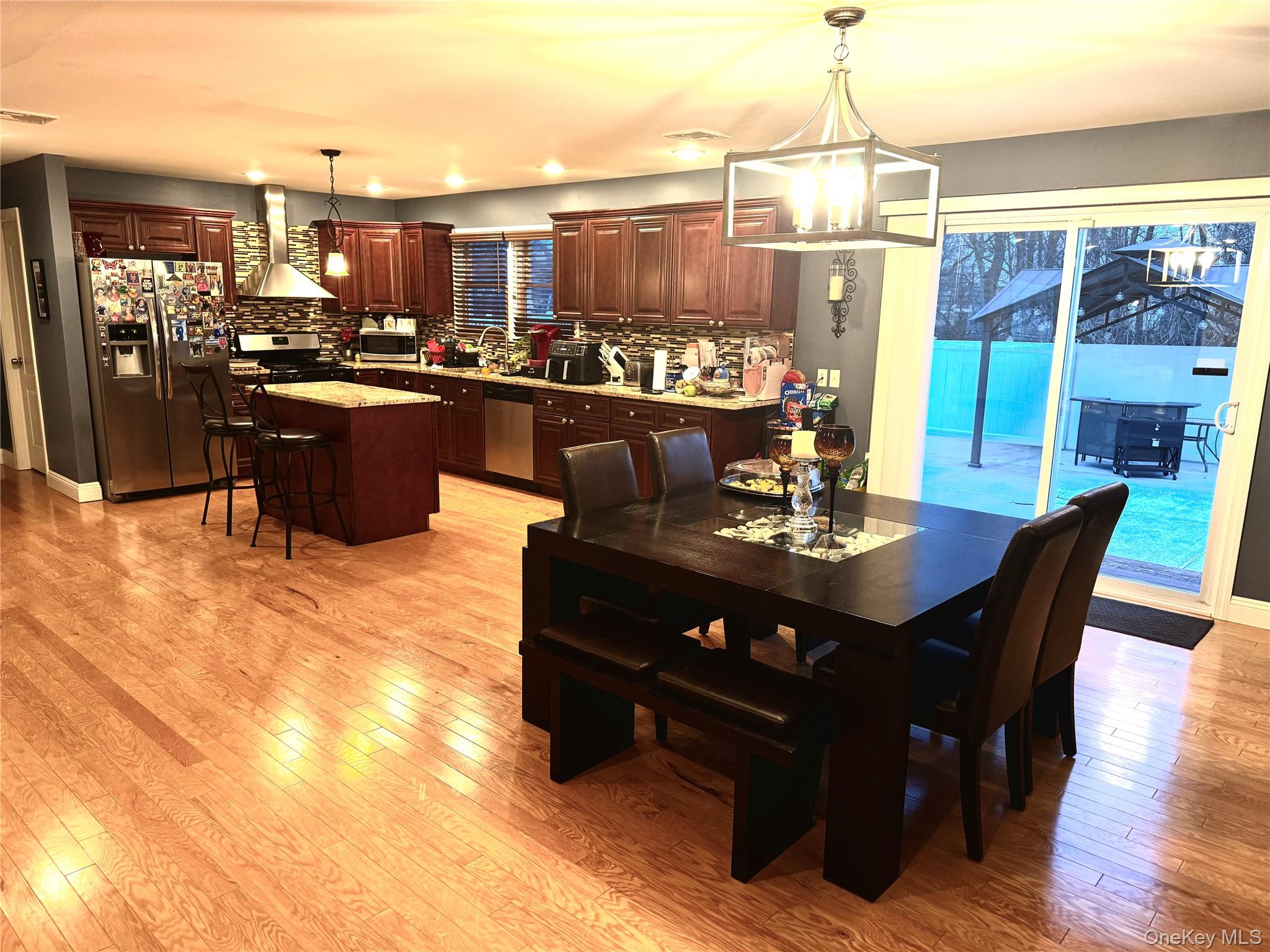 285 Daniel Street, Lindenhurst, NY 11757