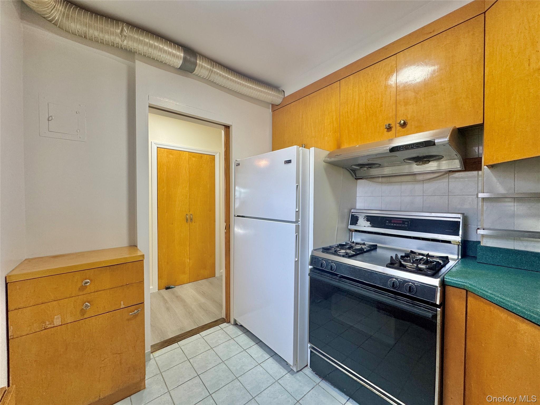 26-25 141st St # 3E, Flushing, NY 11354