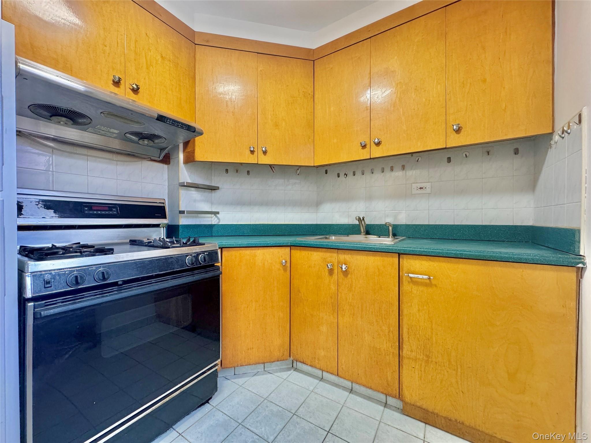 26-25 141st St # 3E, Flushing, NY 11354