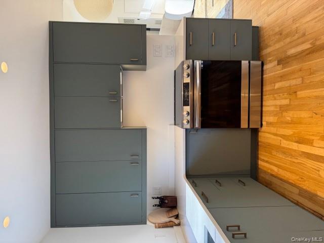 14 Park Circle, Quogue, NY 11959