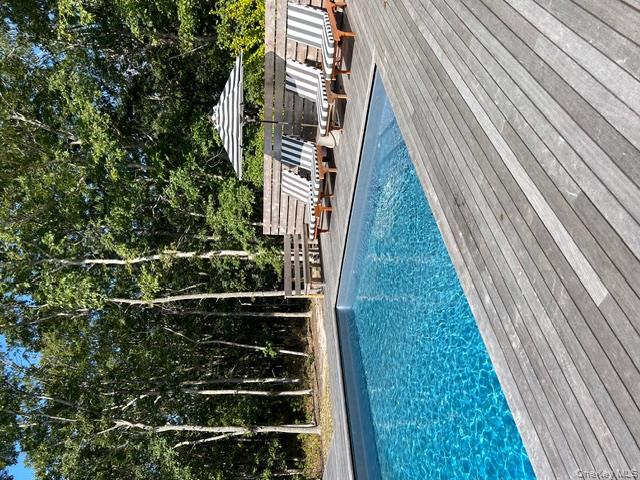 14 Park Circle, Quogue, NY 11959