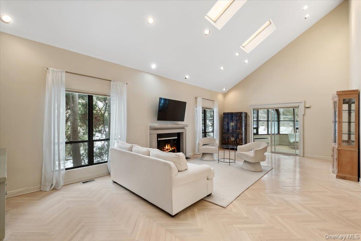 2 Brookridge Road, New Rochelle, NY 10804