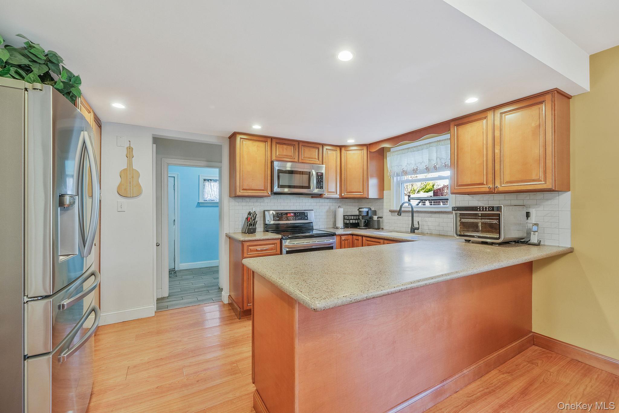 23 Foxboro Avenue, Farmingville, NY 11738