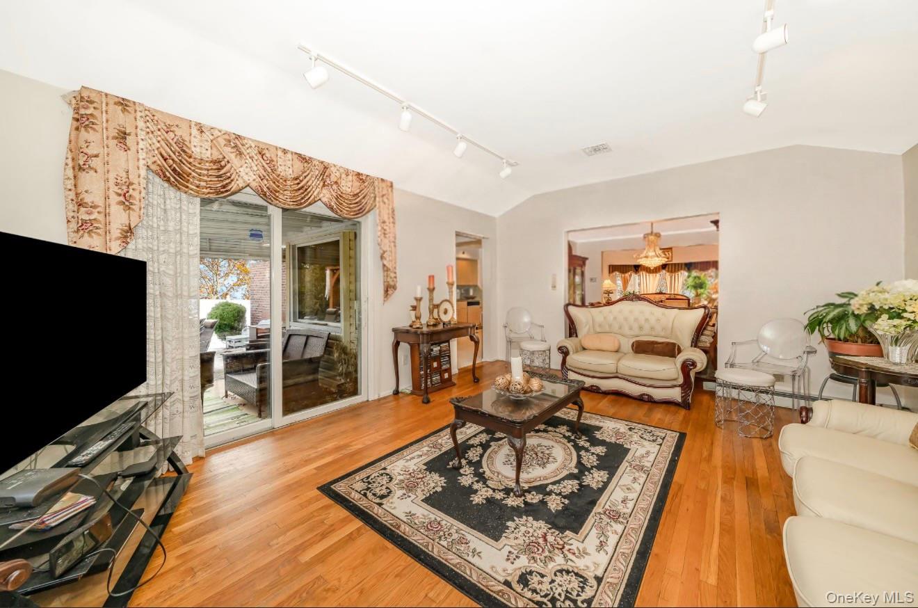 824 Lawrence Court, West Hempstead, NY 11552