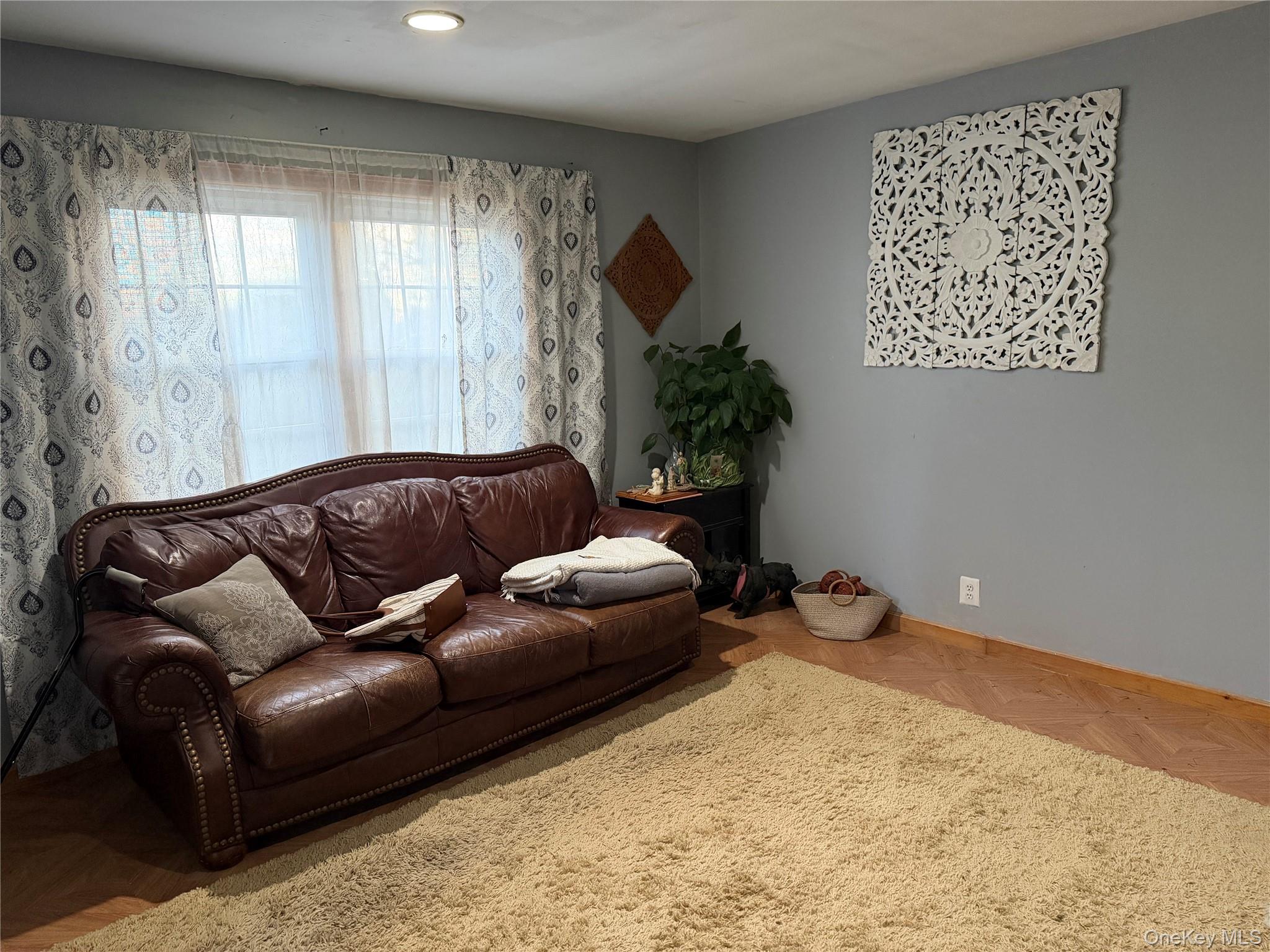 11 bittermint, Islip, NY 11751